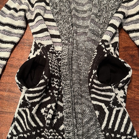 Cardigan - Picture 2 of 5